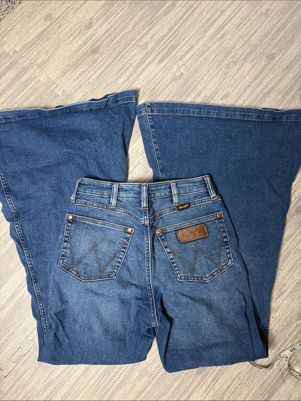 Wrangler Women's Blue Denim Jeans - Flared Fit Size 26x32